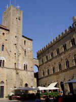 Piazza dei Priori a Volterra